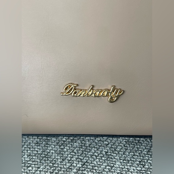 Chic Pink and Gold Satchel with Structured Design - Picture 3 of 16